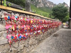 -百里峡七彩艺术小镇