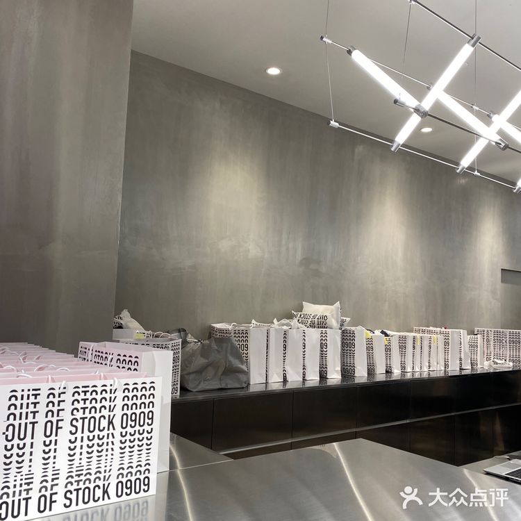 来打卡成都超划算买手店[吐]