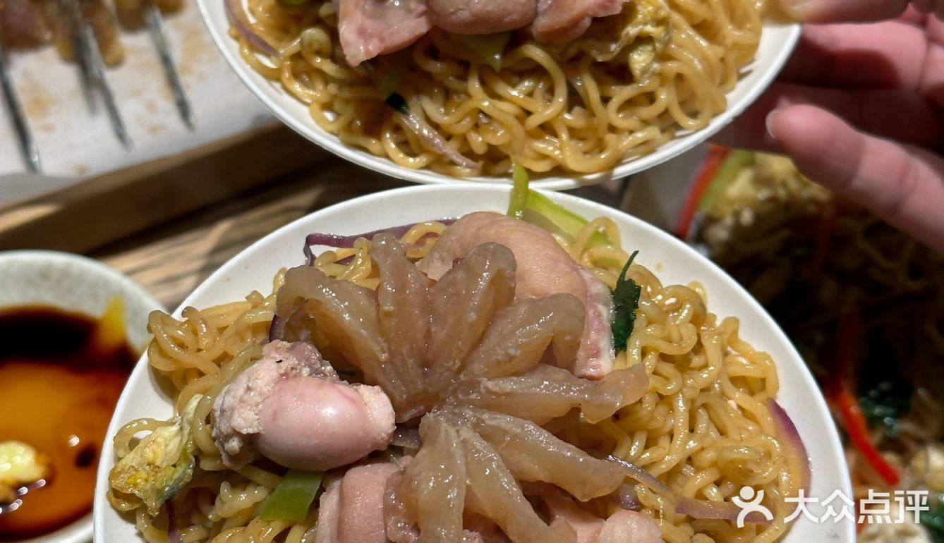 文安路上新开的一家雄性食物研究中心！套餐全是硬货！