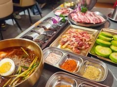 -围炉肉舍•炭烤活鳗•丹东海鲜烤肉(步行街店)