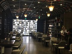 -钟书阁(松江泰晤士小镇店)