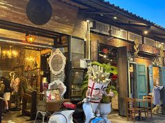 -席娜卡琳火车铁道夜市