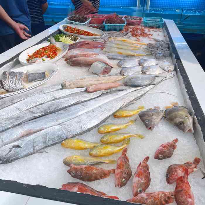 十八碗咸祥小海鲜-"位置在鄞州万达旁边,街边店门头还是比较可.