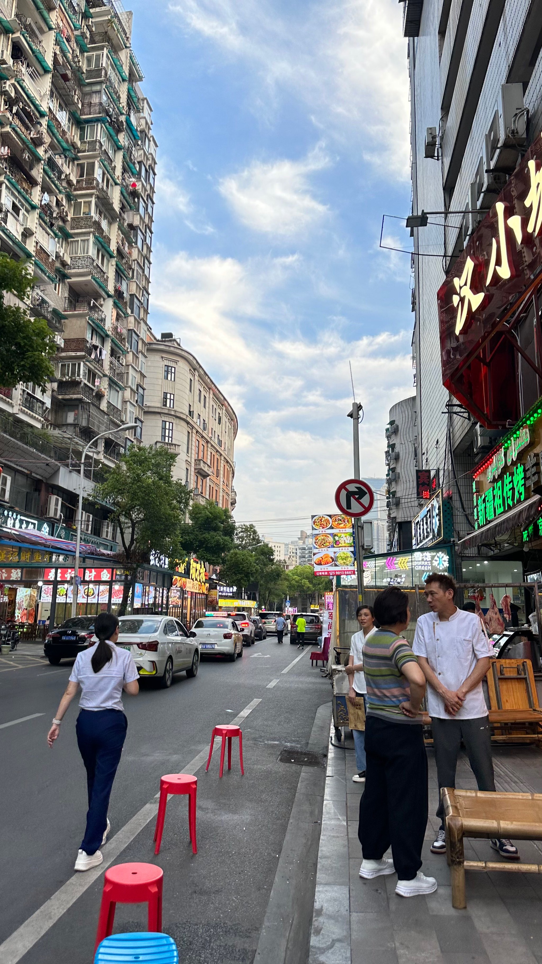 热闹的街景 真实图片