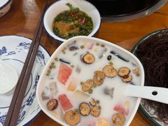 -老何家后安粉·糟粕醋海鲜火锅(三亚湾椰梦长廊店)