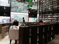 -钟书阁(群光广场店)