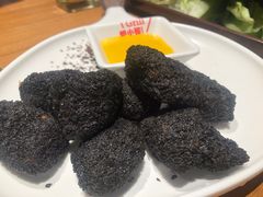 墨鱼汁黑金鸡块-炉小哥烤肉(信万广场店)