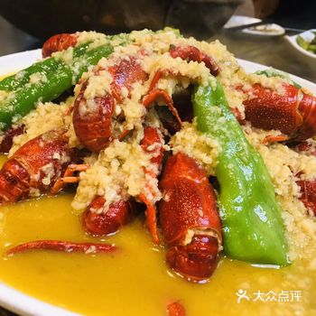 清洗的干净，黄也多。虾肉紧紧的，品质不错