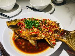 香煎大鲫鱼-费大厨辣椒炒肉(高铁吾悦广场店)