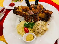 德式烤猪肘配酸菜土豆泥-申德勒加油站西餐厅(日坛路总店)