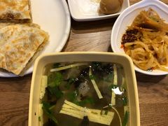 鸡汤馄饨-45度现烙肉饼(张郭庄店)