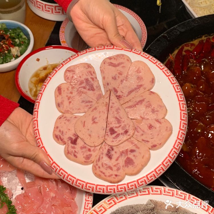 看完洪崖洞夜景再吃顿火锅撒