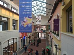 店内环境-枫叶小镇奥特莱斯
