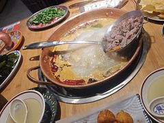 -洱火云南酸菜牛肉火锅(石景山当代商城店)