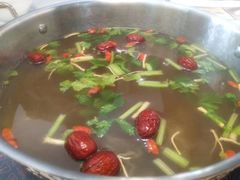 -菌子鲜汤野生菌锅