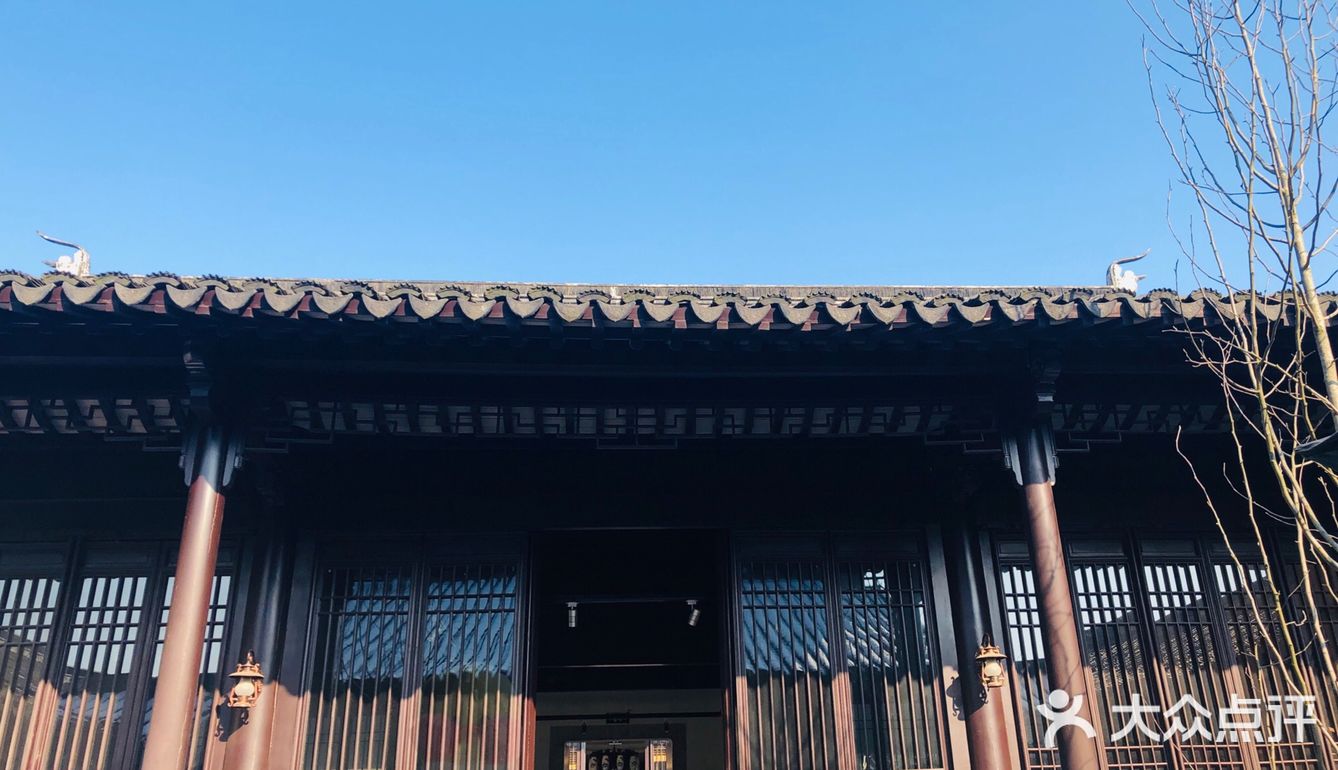 连降噪耳机都能够舍弃，一个双肩包就到达这里