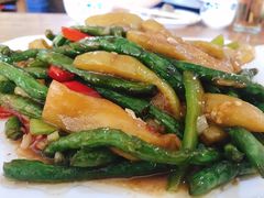 长豆角烧茄子-溢心园香河肉饼总店