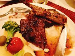 碳烤菲力牛排配羊排-WOLFGANG PUCK KITCHEN & BAR(迪士尼小镇店)