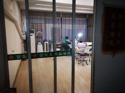 -苗医生专业祛痘·皮肤管理