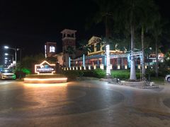 -亚龙湾亚泰商业街