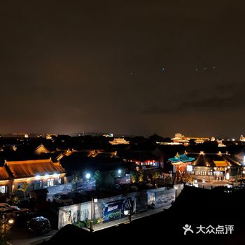 「太原古县城」 城楼下面酒足饭饱之后，夜晚上城楼打卡