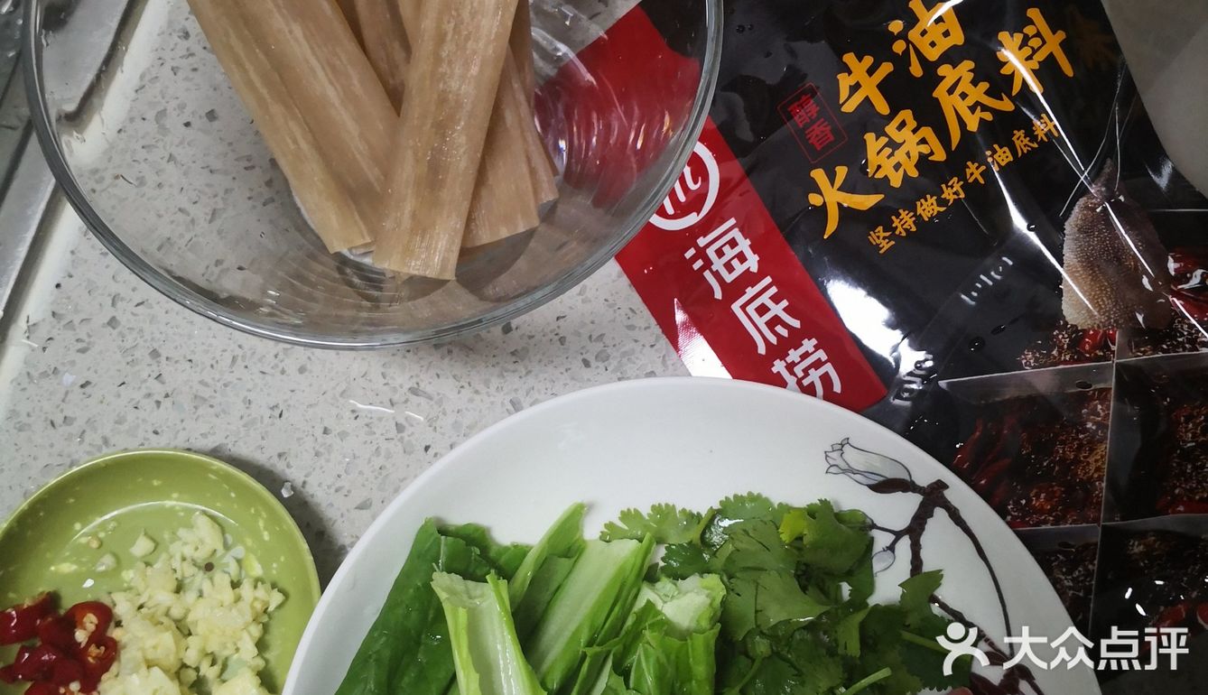 麻椒,干辣椒少许,香菜两根