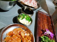 -围炉肉舍•炭烤活鳗•丹东海鲜烤肉(步行街店)