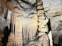 -波斯托伊纳溶洞