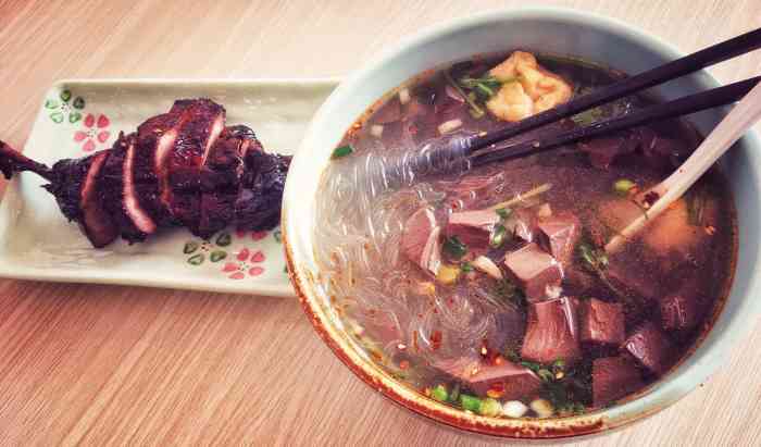 打分 鸭腿很入味  很好吃 !  粉丝汤干净!味道ok