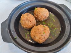 蟹黄狮子头-鸿运酒楼