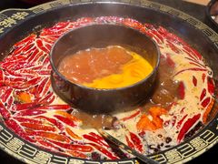 牛油骨汤番茄三味锅-味舵主重庆火锅(邓尉路店)