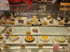 面包甜点陈列柜-金海湾自助餐厅(金陵饭店)