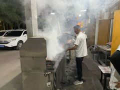 -烤肉小伙烤肉店