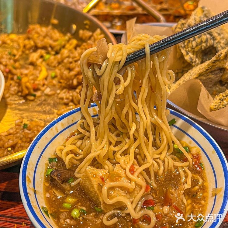 广式牛杂丨老广排队王终于开到重庆啦