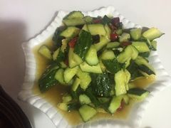拍黄瓜-陈帅夜排档·龙虾·炒菜·烤串(世茂店)