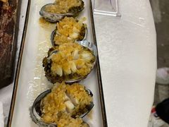 蒜蓉蒸鲍鱼-琼大师东方烤乳猪(亚特兰蒂斯店)