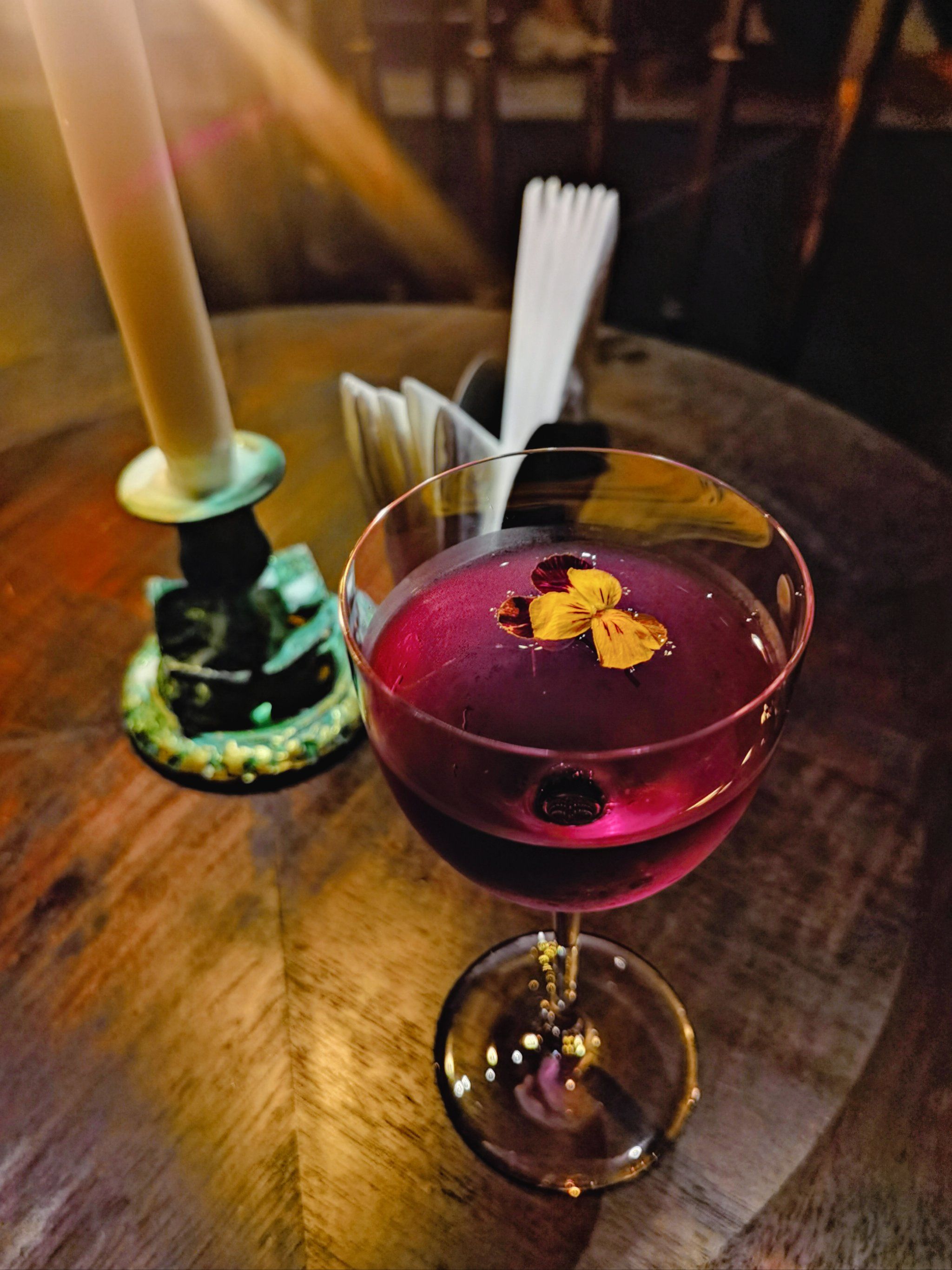 n
这次试了两款98鸡尾酒,
166紫雨7415
风味偏重口