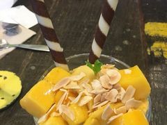 -莓园冰淇淋店