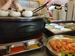 -围炉肉舍•炭烤活鳗•丹东海鲜烤肉(步行街店)