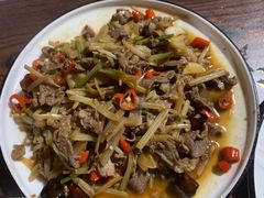 芹菜炒牛肉-迎懿餐厅