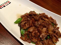 碧绿松茸爆藏香猪-林芝工布庄园希尔顿酒店-猎味中餐厅