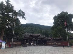-峨眉山报国寺