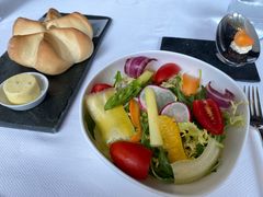 花园沙拉搭配蜂蜜香醋汁及柑橘-AZUR聚(香格里拉饭店)