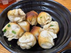 特色葱煎包-赵宝美煎包店