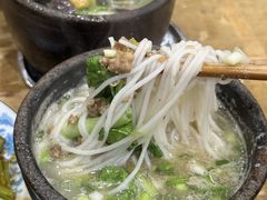 三鲜米线-丽华叶儿粑总汇