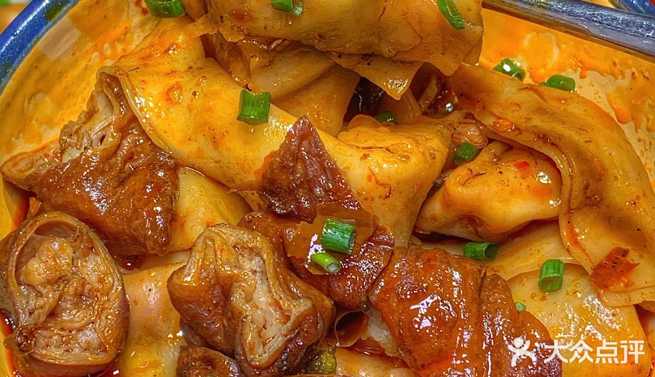 6斤牛油锅底煮肥肠抄手!口水香出来