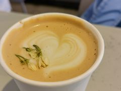 栀子花梨香拿铁-Seesaw Coffee(上生新所店)
