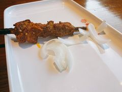 红柳枝烤羊羔肉串-红柳枝滩羊烧烤·银川非遗