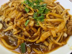 酸萝卜肉片炒粉-李连贵酒家熏肉大饼(昆明街店)