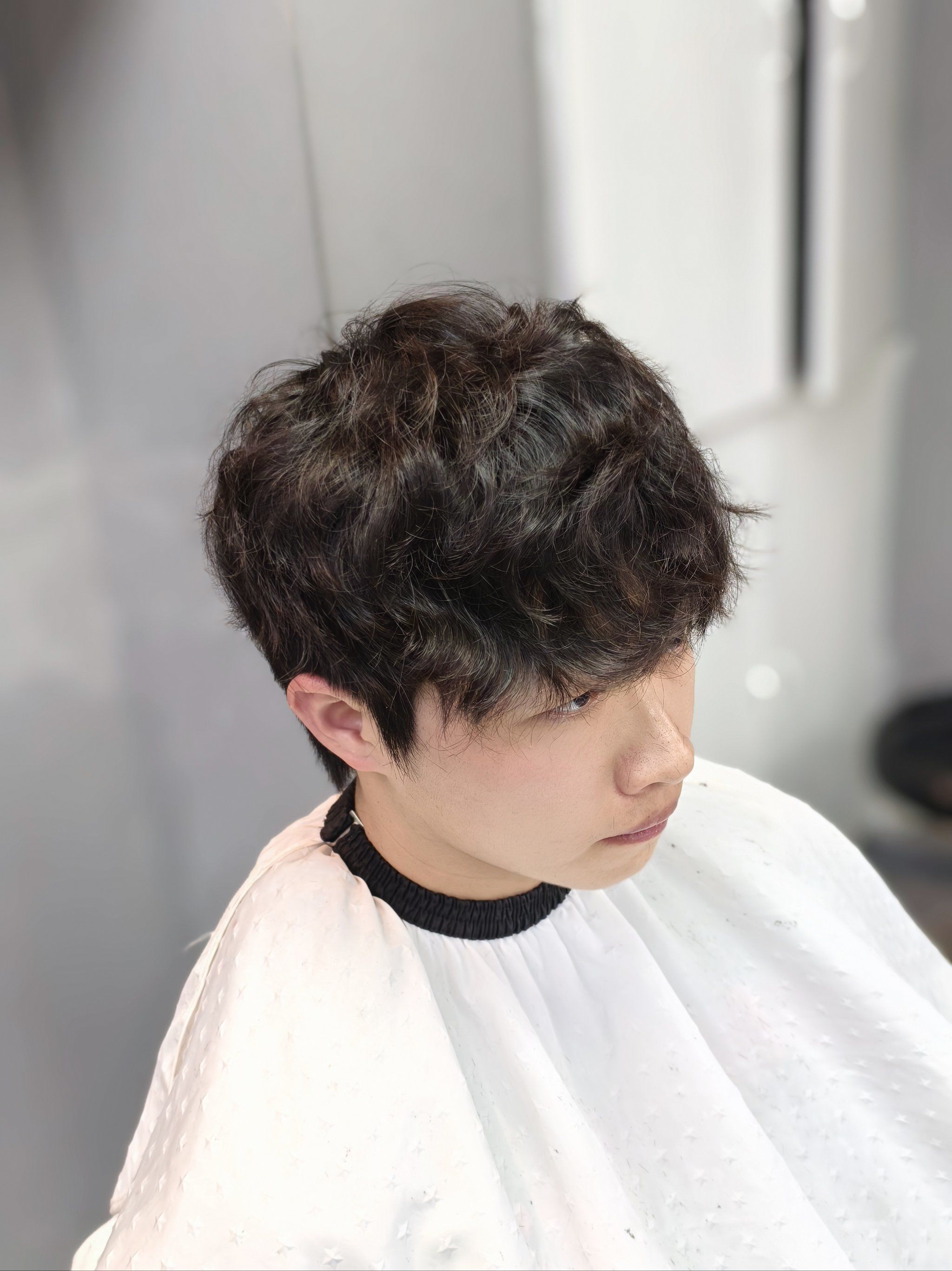 莱斯利卷发